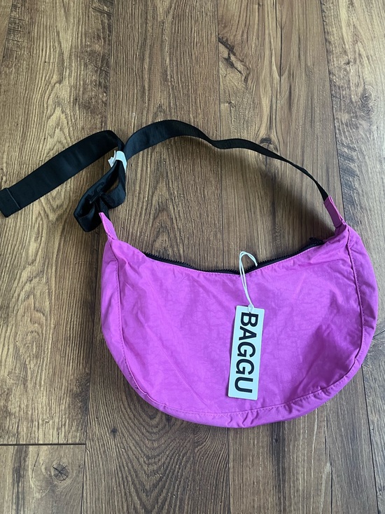 BAGGU Handbags - BAGGU Extra Pink Medium Crescent BNWT